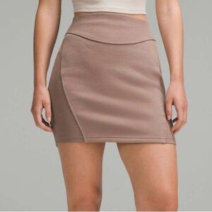 Lululemon NWT Scuba High-rise mini skirt size small color Taupetastic